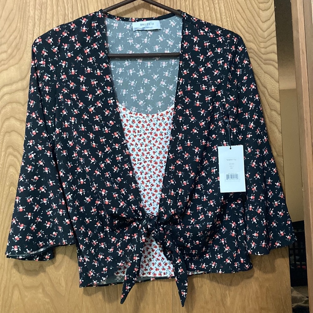 Bailey/44 size small NWT cute floral blouse crop Tarnation Top